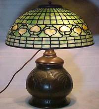 Meyda Green 129286 - ORIGINAL TIFFANY ACORN W/TOBACCO LEAF TABLE LAMP